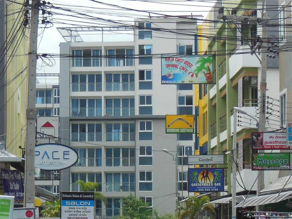 Boomerang Guesthouse And Bar Pattaya Exterior photo