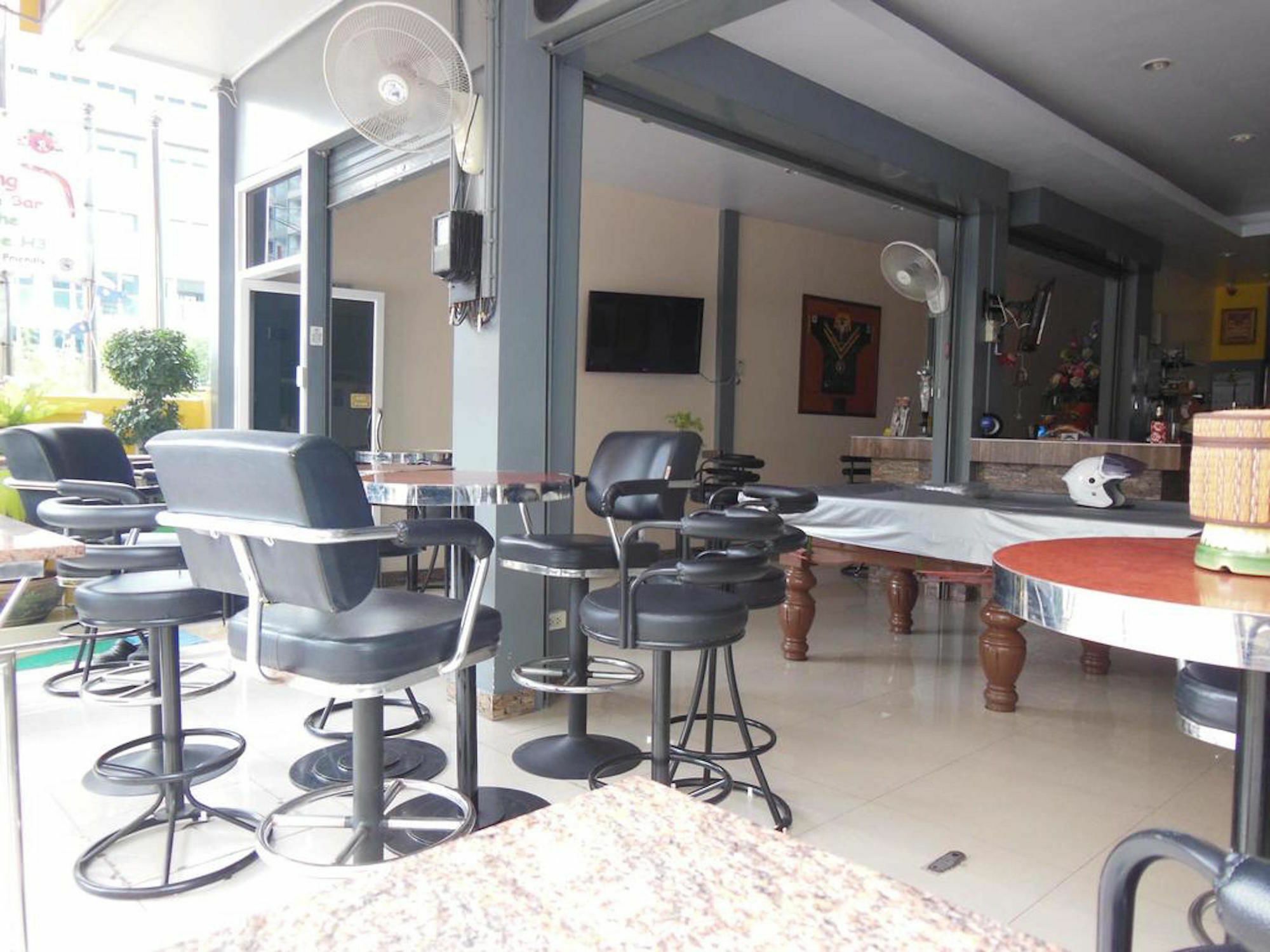 Boomerang Guesthouse And Bar Pattaya Exterior photo