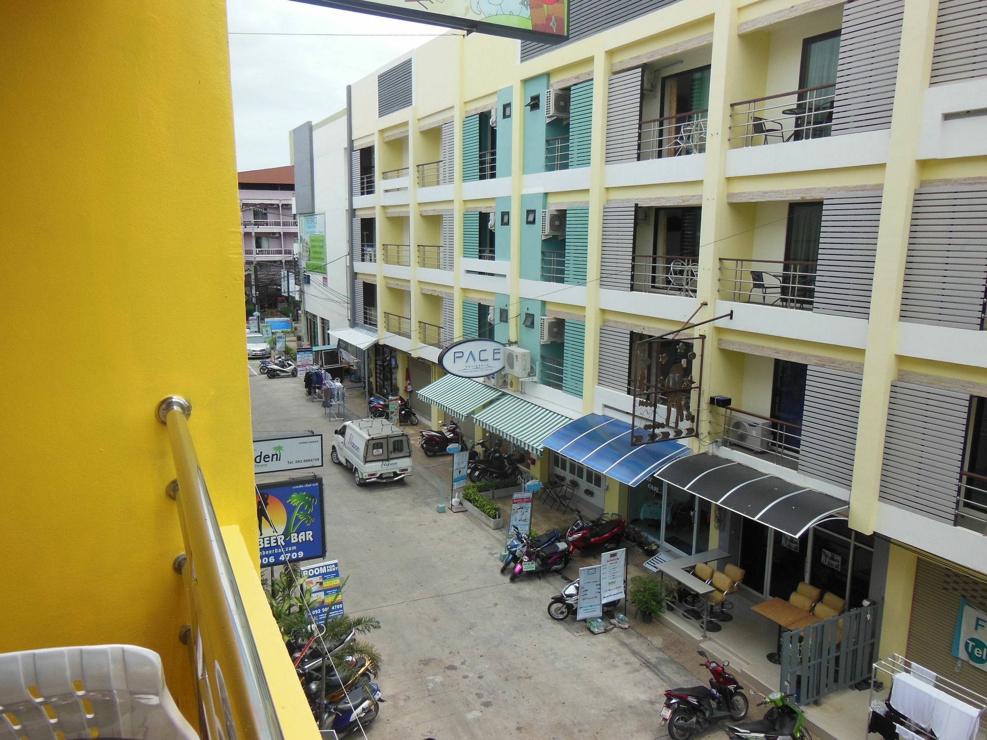 Boomerang Guesthouse And Bar Pattaya Exterior photo
