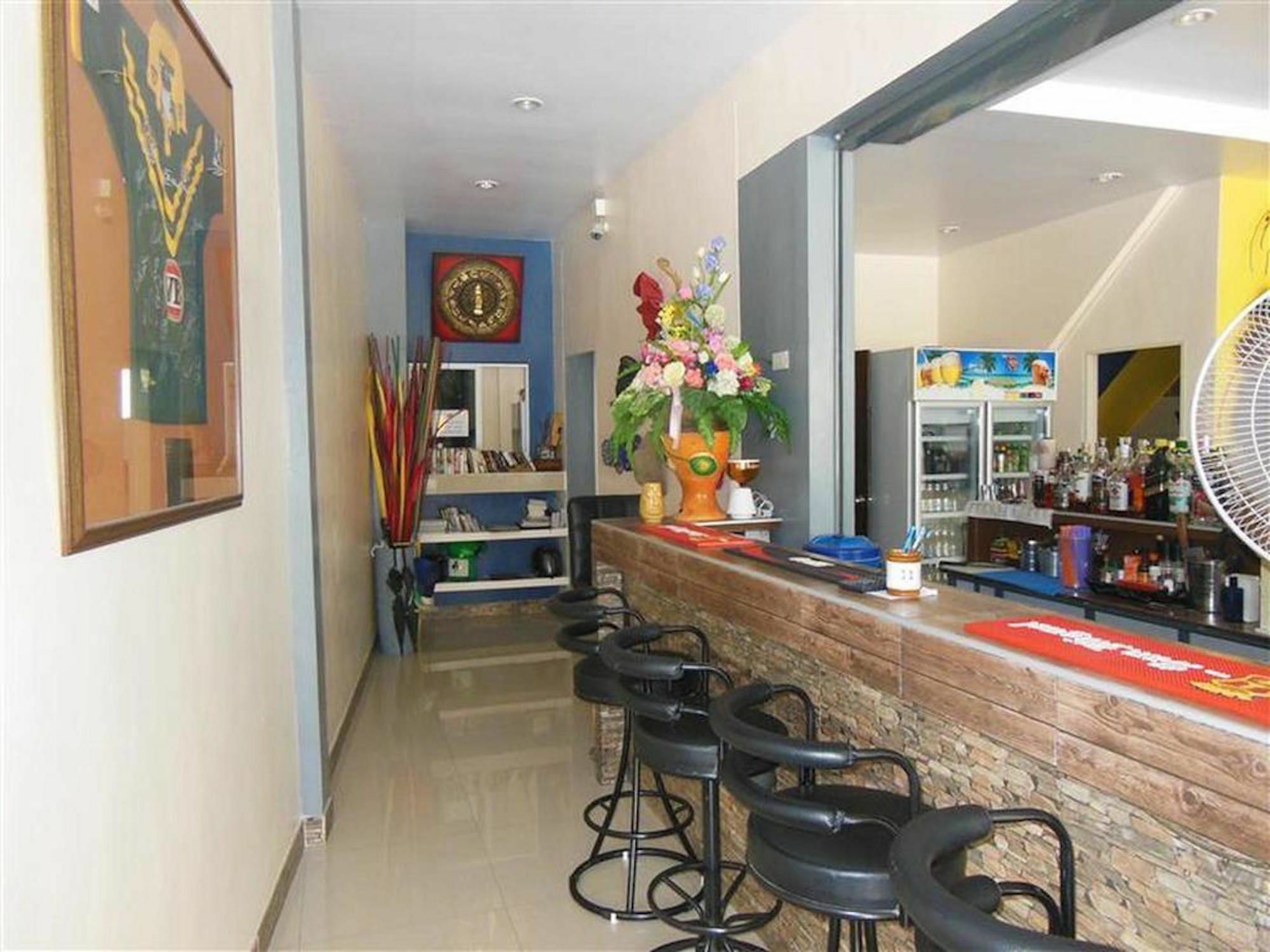 Boomerang Guesthouse And Bar Pattaya Exterior photo