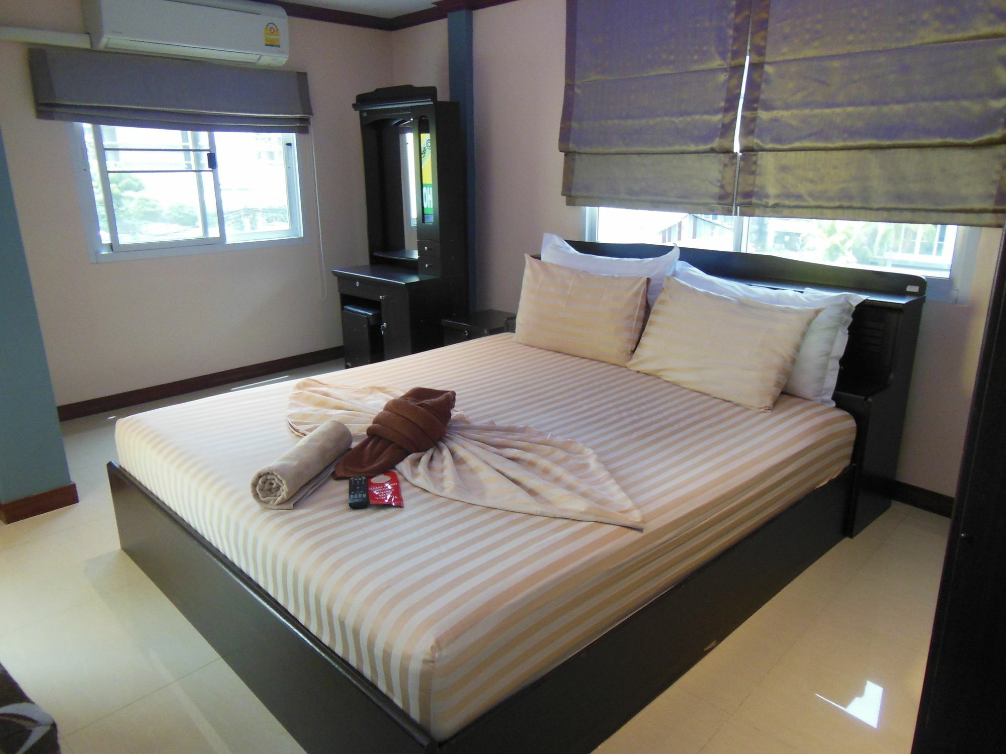 Boomerang Guesthouse And Bar Pattaya Exterior photo