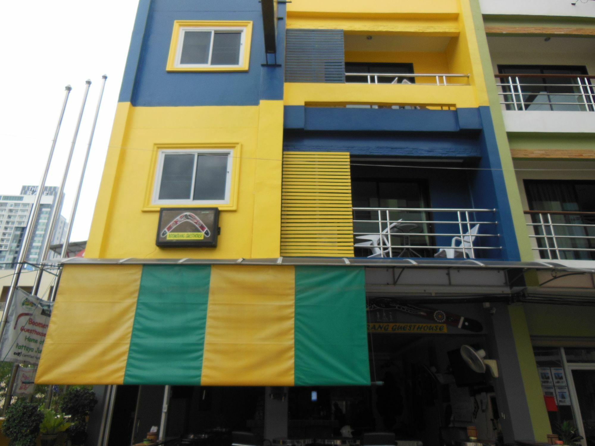 Boomerang Guesthouse And Bar Pattaya Exterior photo